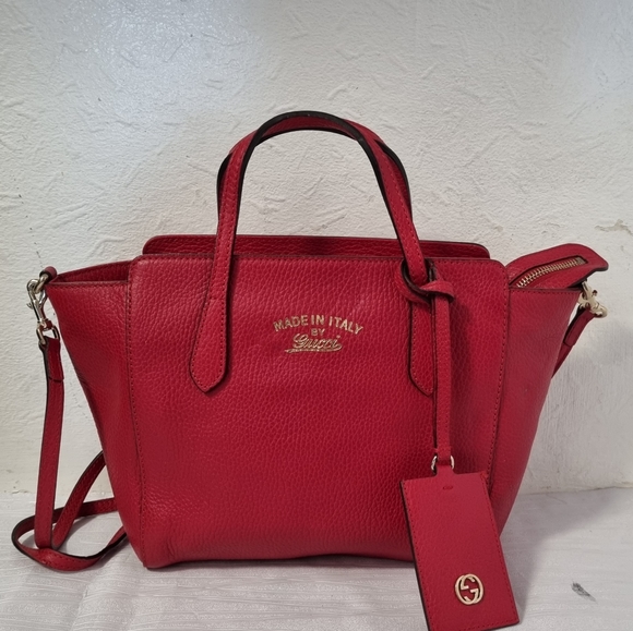 Gucci Handbags - Gucci Swing Tote